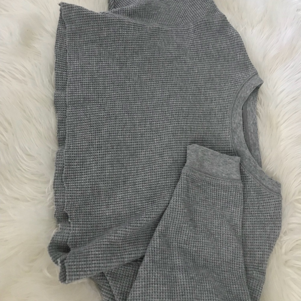 Cropped uni qlo sweater
